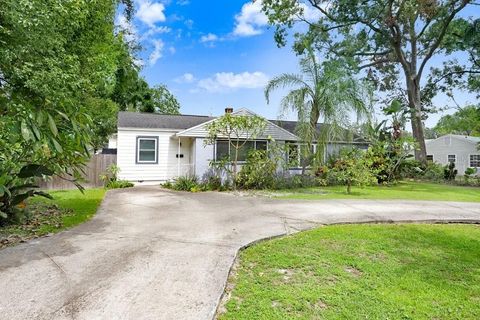 Photo of 905 Cornelius Avenue, Tampa, FL 33603 (MLS # TB8433890)