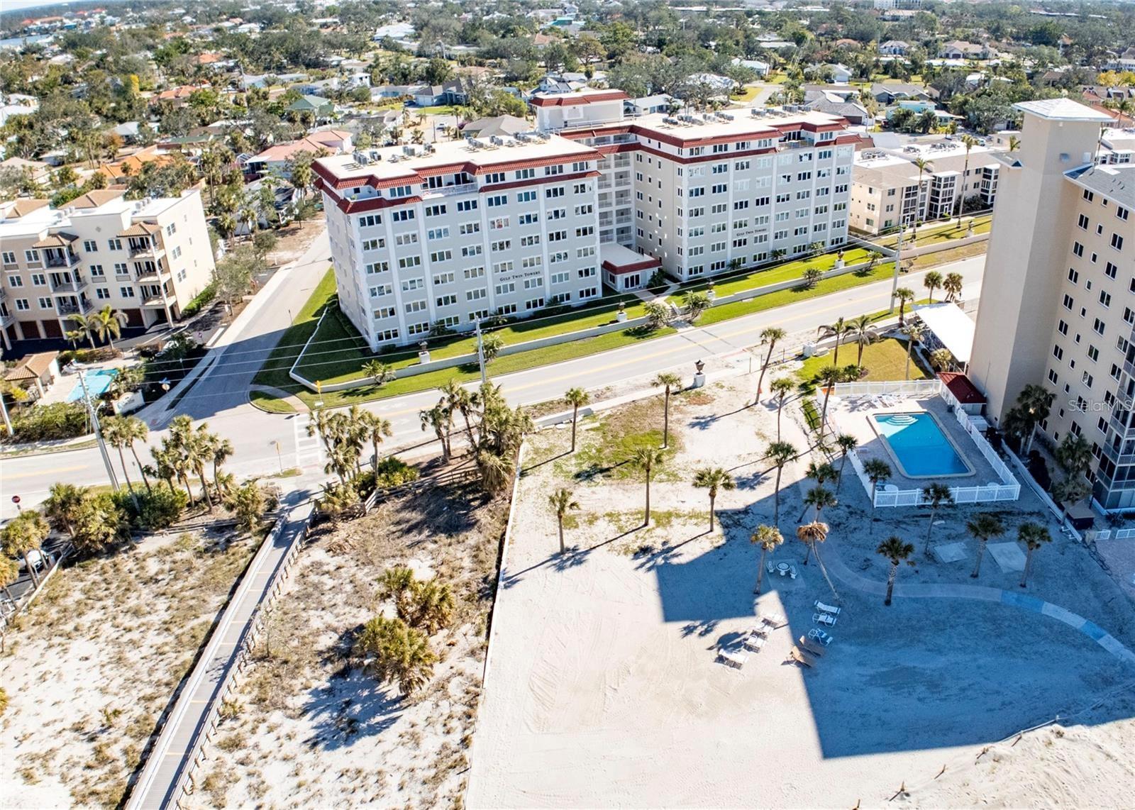 GULF TWIN TOWERS - Residential