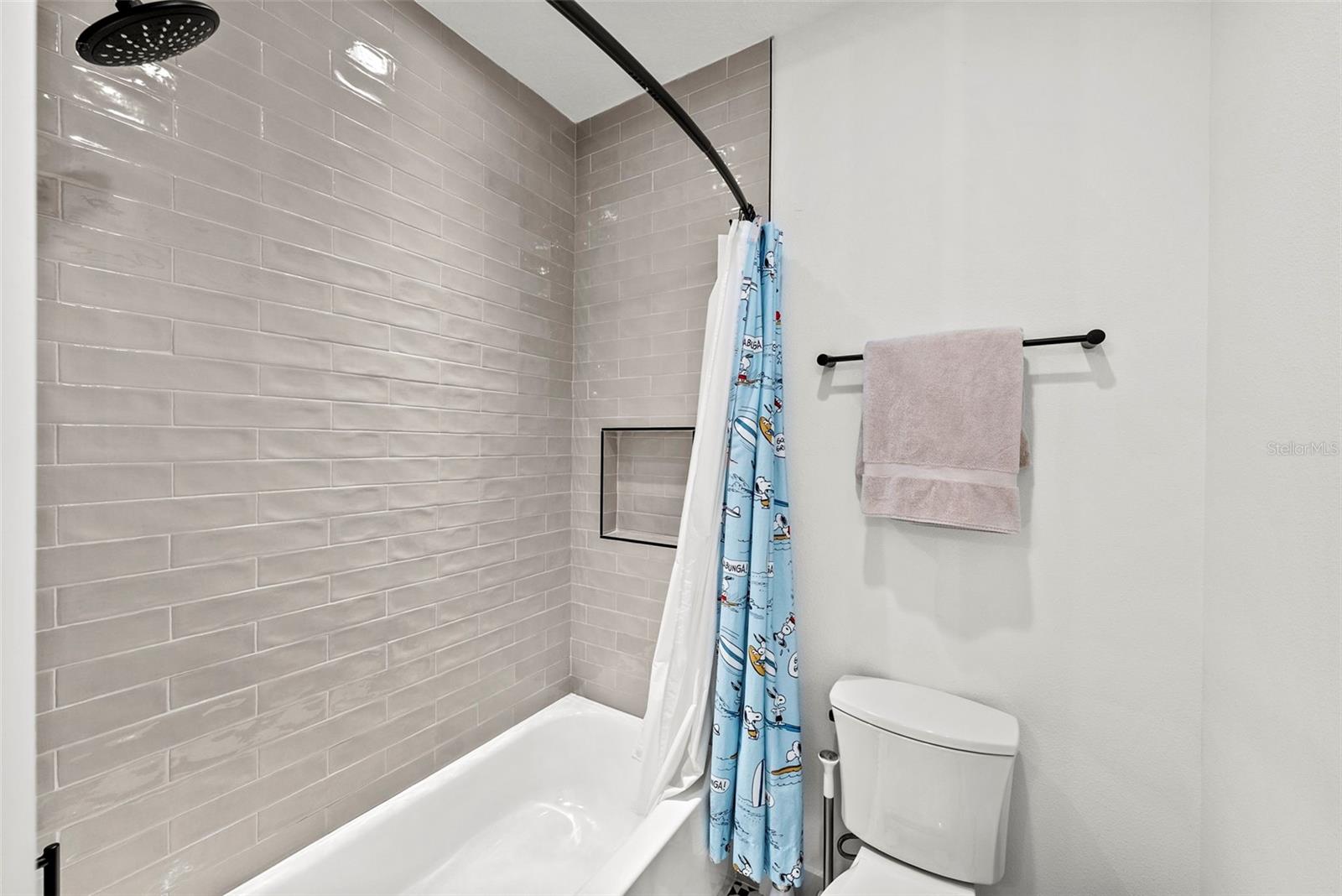 AZEELE BUS UNIT - Residential