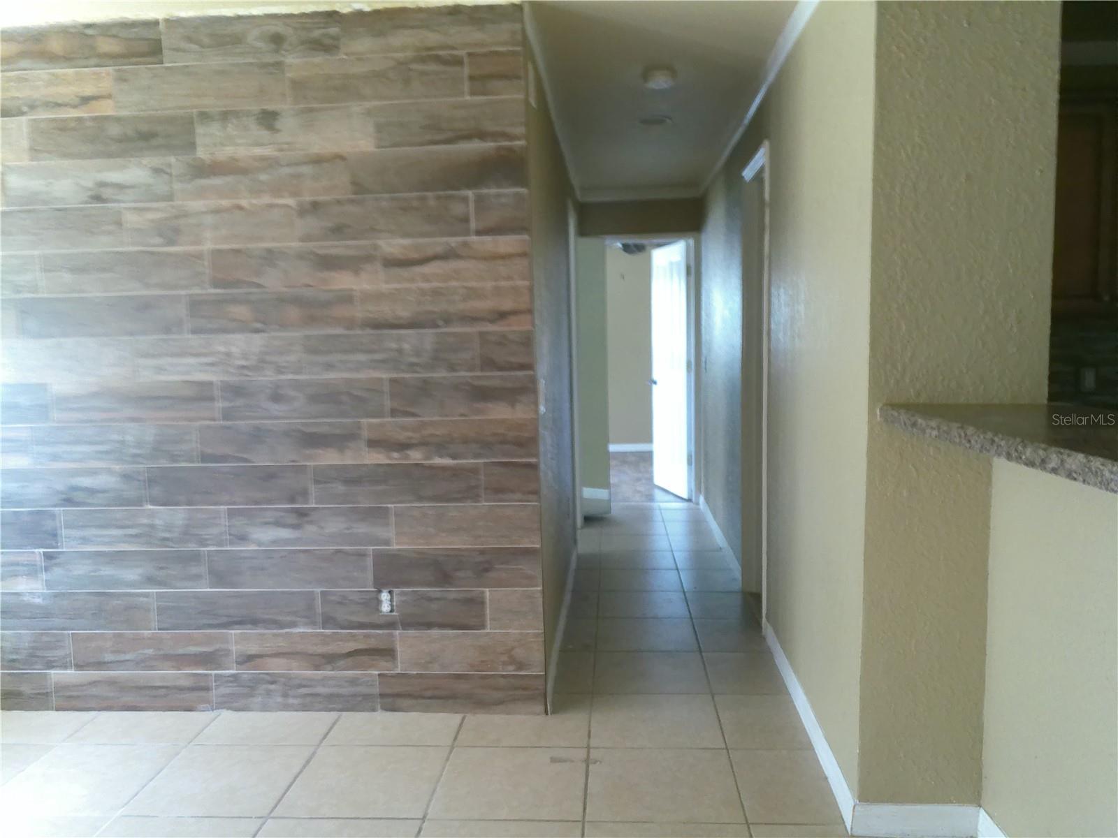 912 OAKHURST DRIVE