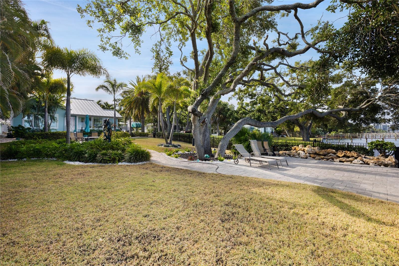 BAY VIEW HEIGHTS BLK 3, LOT 2 LESS E 112 1/2FT - Residential