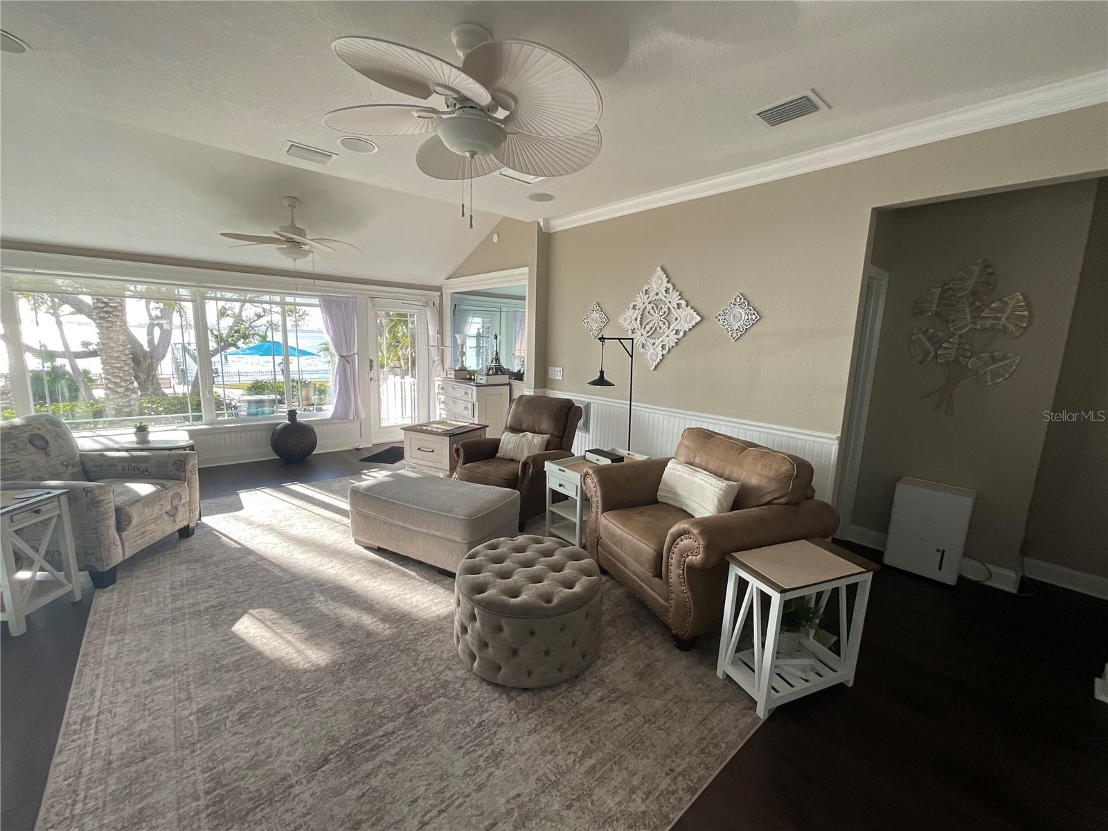 BAY VIEW HEIGHTS BLK 3, LOT 2 LESS E 112 1/2FT - Residential