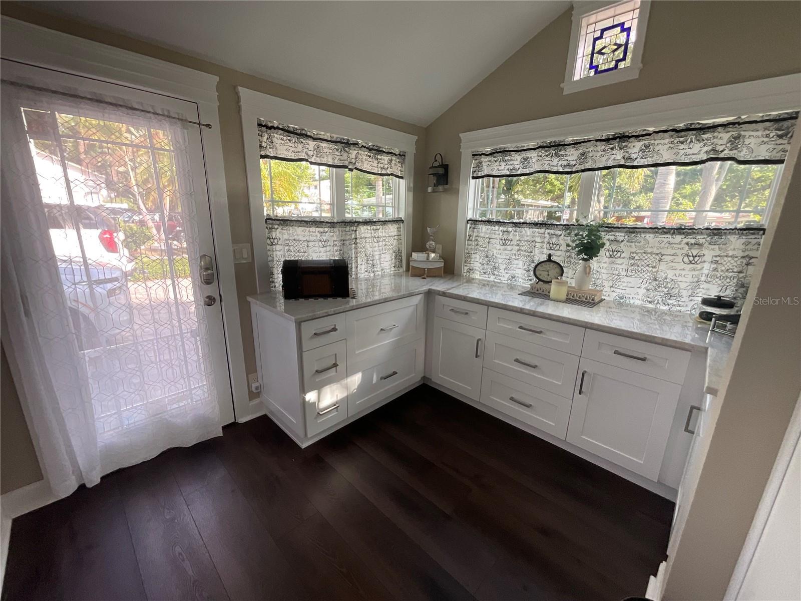 BAY VIEW HEIGHTS BLK 3, LOT 2 LESS E 112 1/2FT - Residential