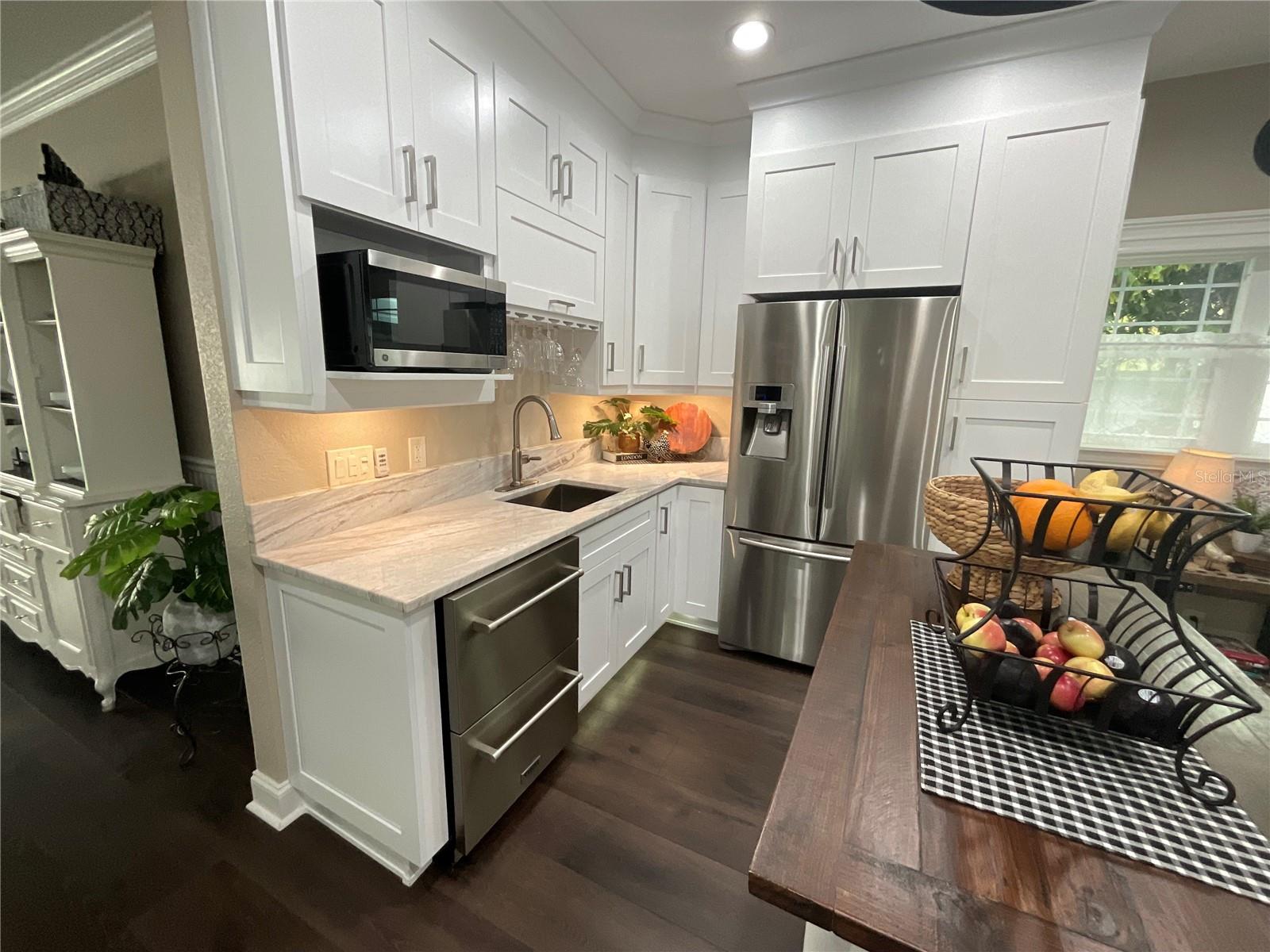 BAY VIEW HEIGHTS BLK 3, LOT 2 LESS E 112 1/2FT - Residential