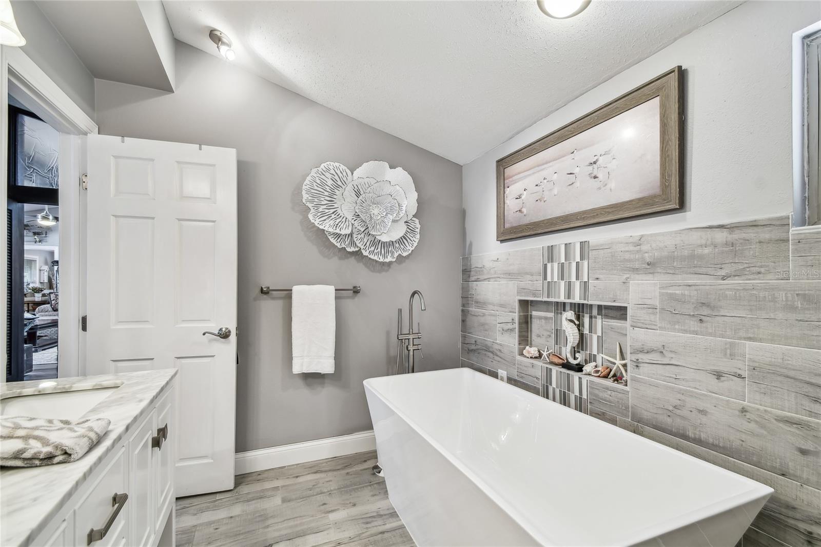 BELLEAIR ESTATES - Residential