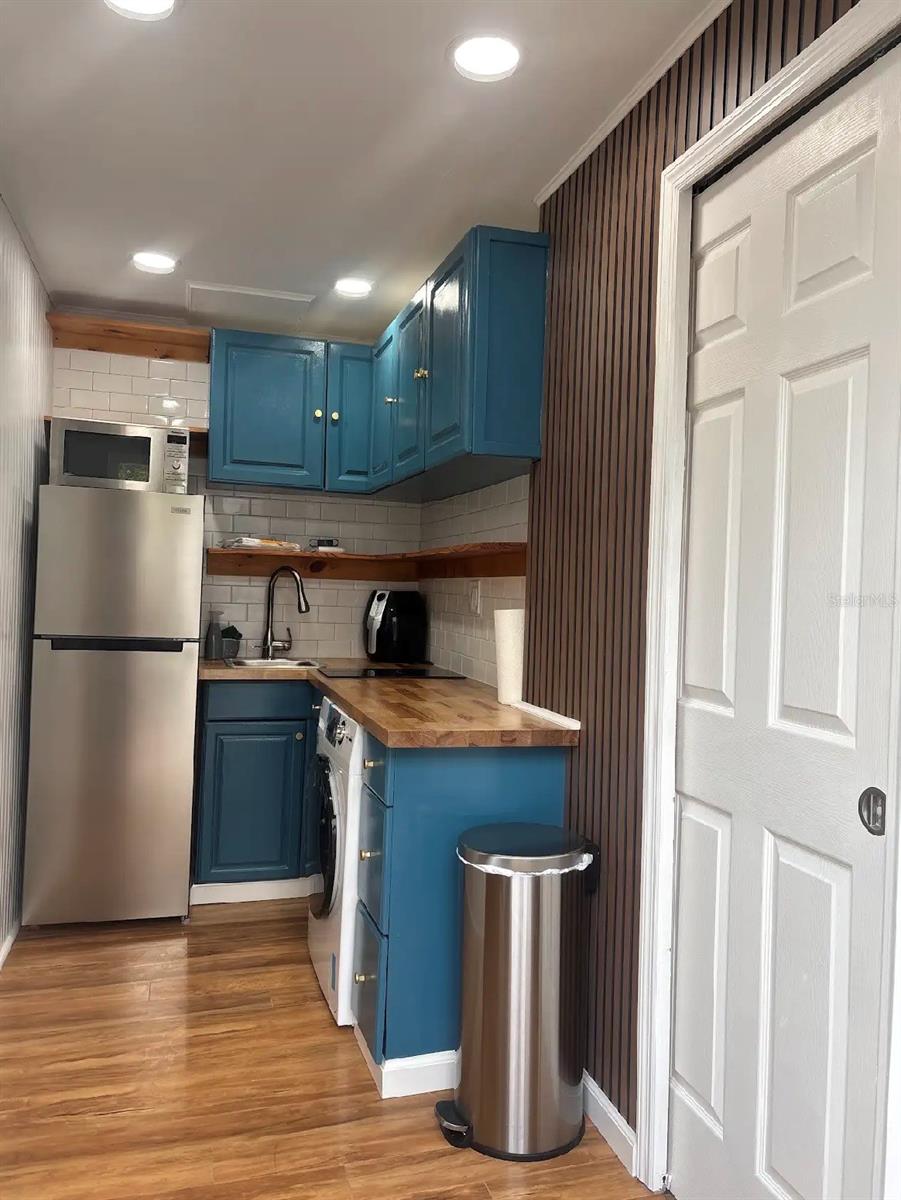 MEADOW LAWN 11TH ADD - Residential Lease