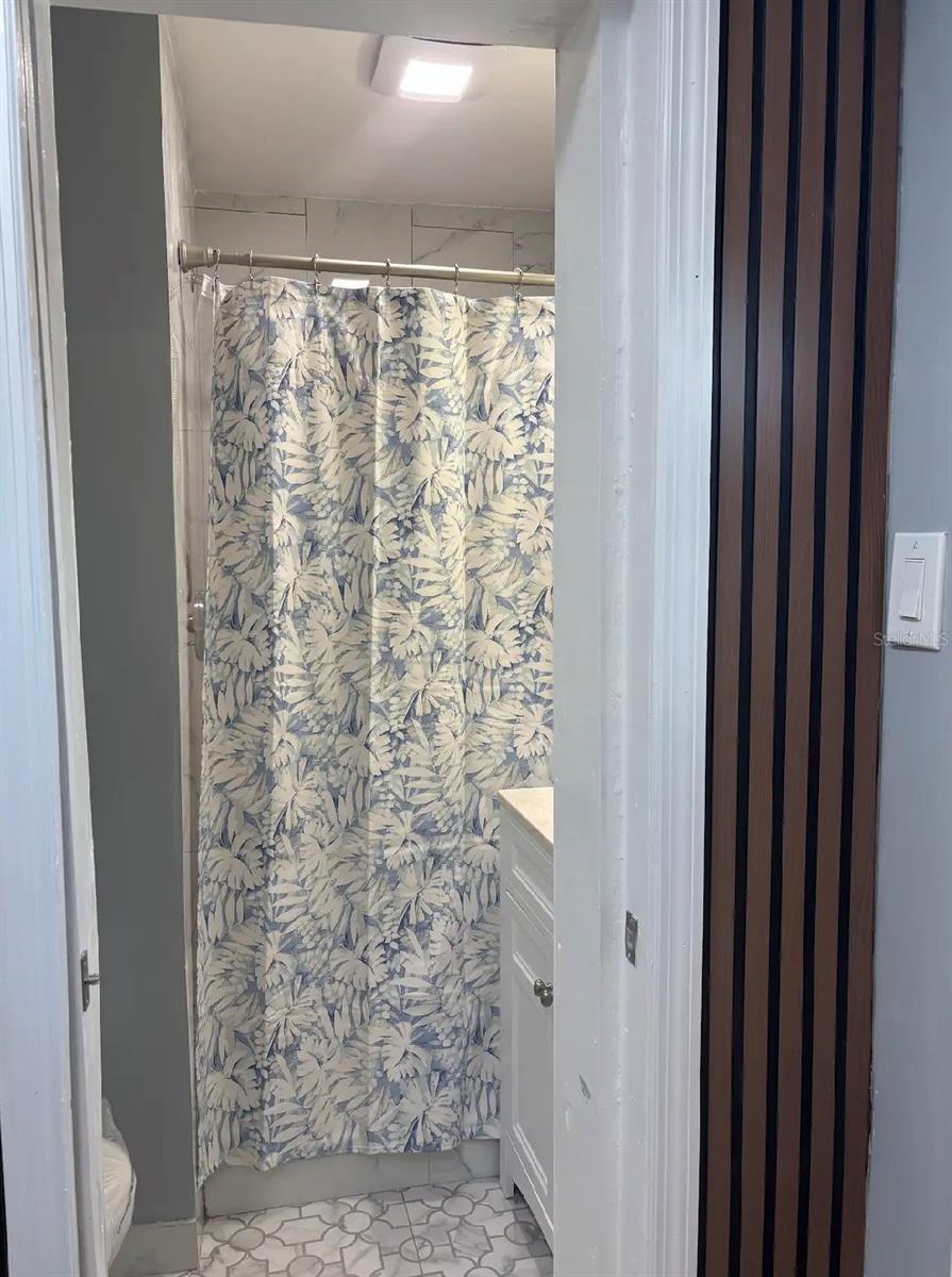 MEADOW LAWN 11TH ADD - Residential Lease