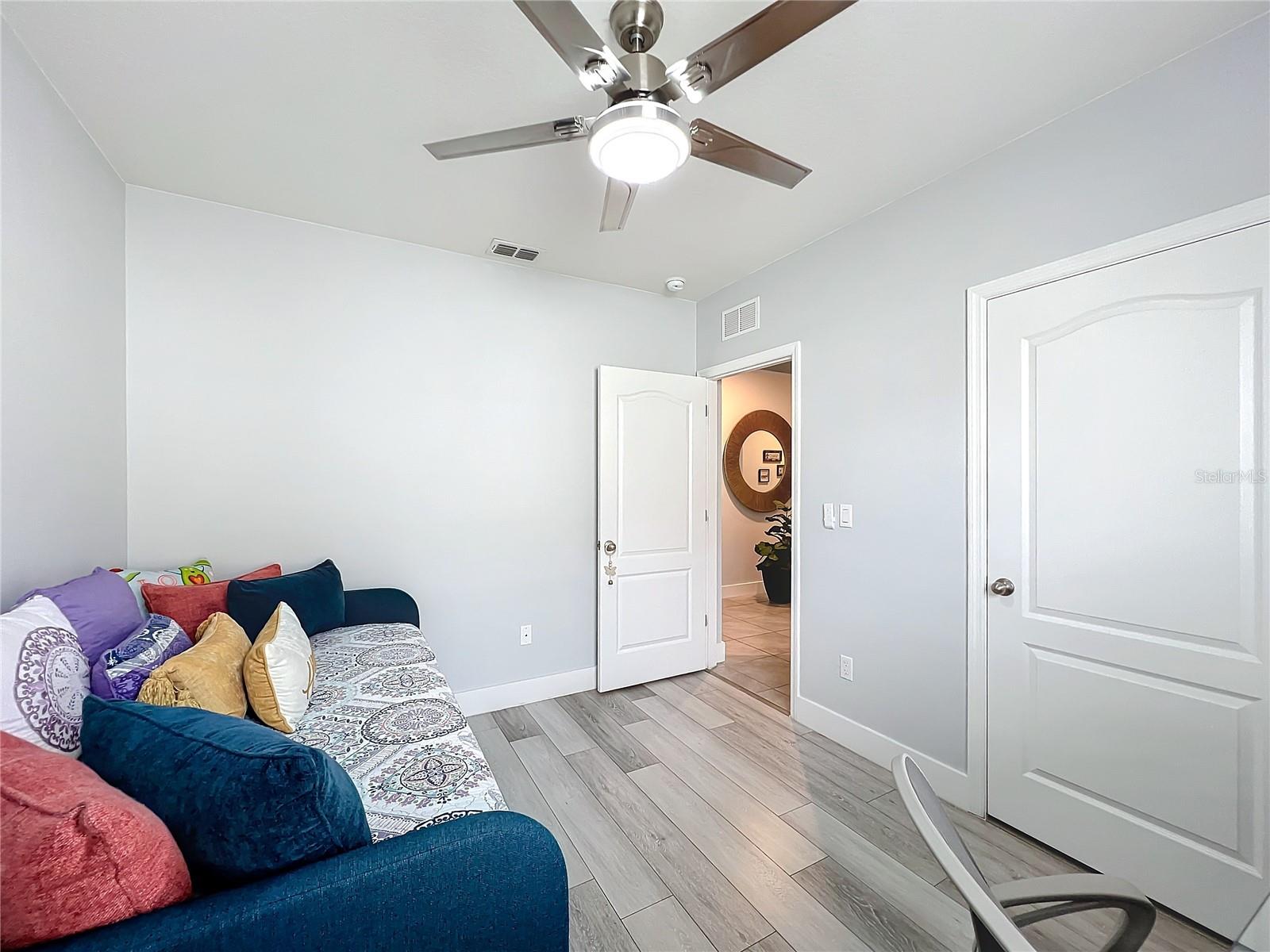 AUBURNDALE MANOR - Residential