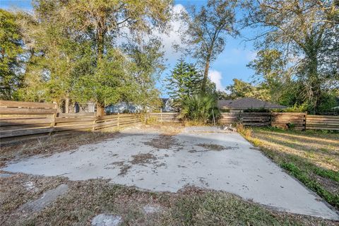 A home in DELAND