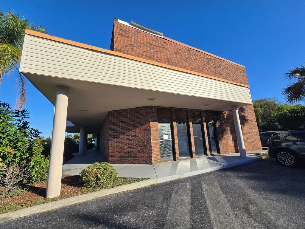 Photo of 2601 Manatee Avenue W, Bradenton, FL 34205 (MLS # TB8456833)