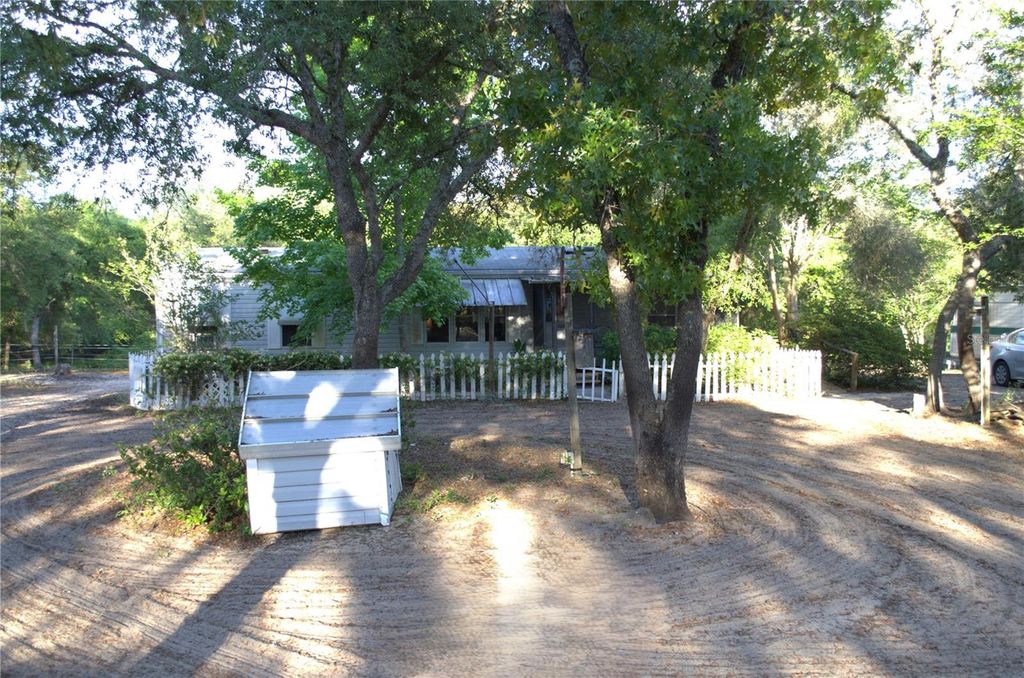 Photo of 591 SE Fisher Road, Ocklawaha, FL 32179 (MLS # OM722975)