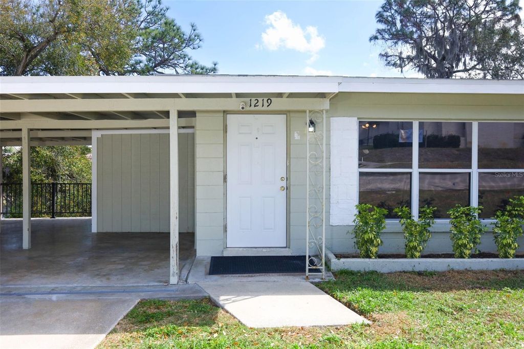 Photo of 1219 East Avenue, Clermont, FL 34711 (MLS # O6386383)