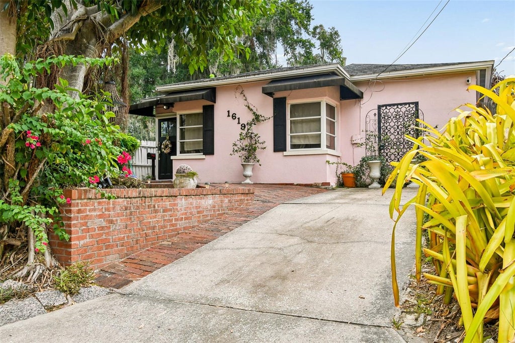 Photo of 1619 New York Avenue, Orlando, FL 32803 (MLS # V4951368)