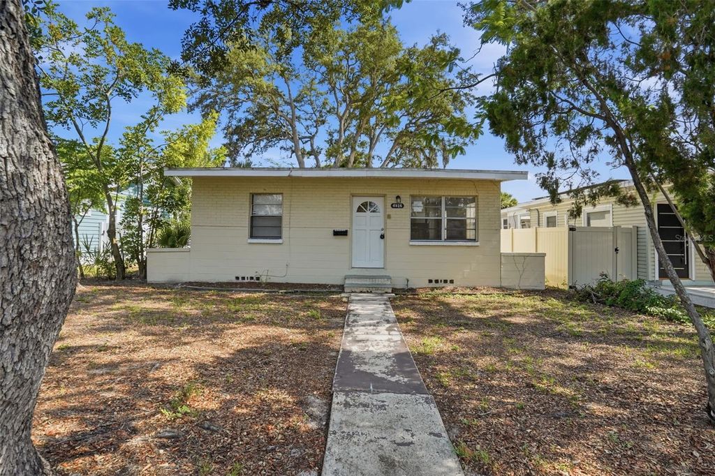 Photo of 4826 S 8th Avenue S, St Petersburg, FL 33711 (MLS # O6409763)
