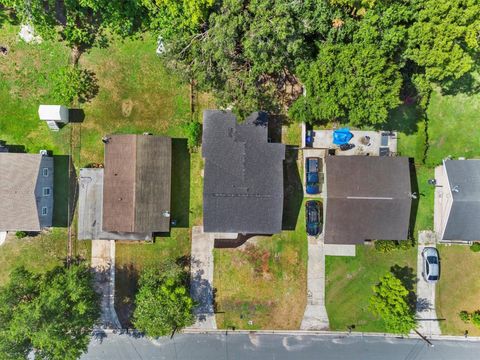 A home in LAKELAND