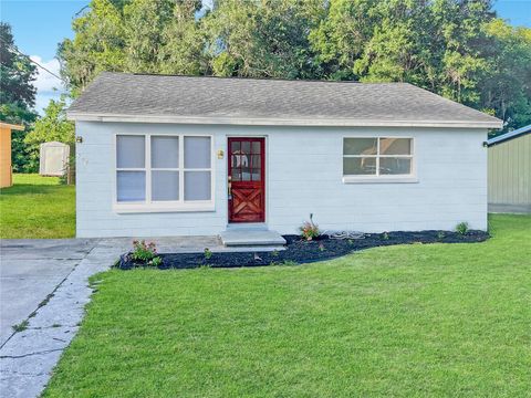 A home in LAKELAND