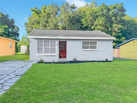 A home in LAKELAND