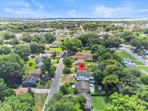 A home in LAKELAND