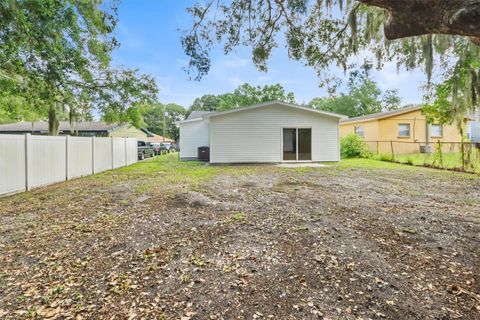 A home in LAKELAND