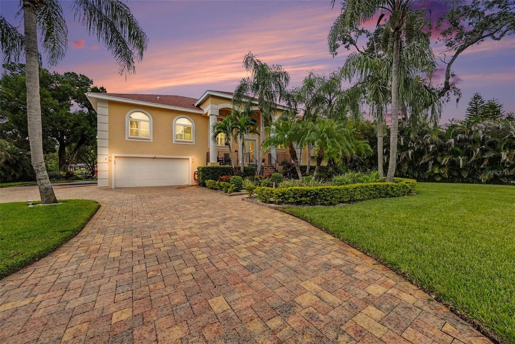 Photo of 1021 W Henry Avenue, Tampa, FL 33604 (MLS # TB8548113)