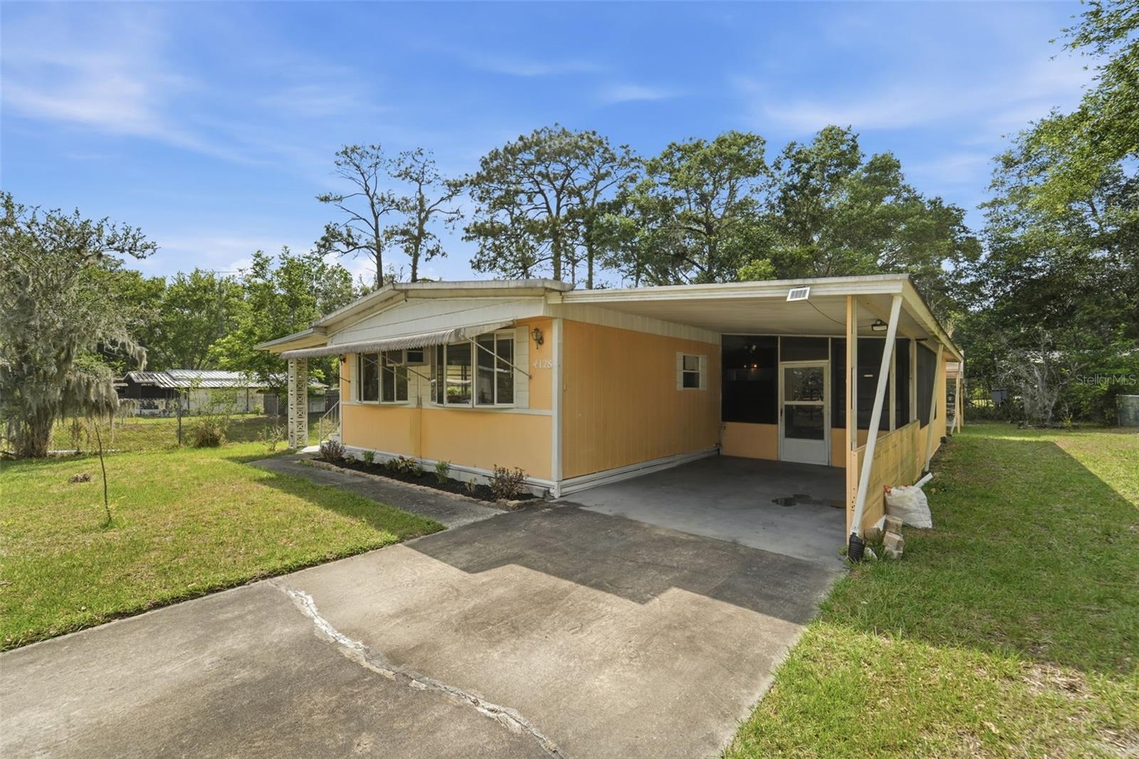 WOODLAND MANOR MOBILE HOME - Residential