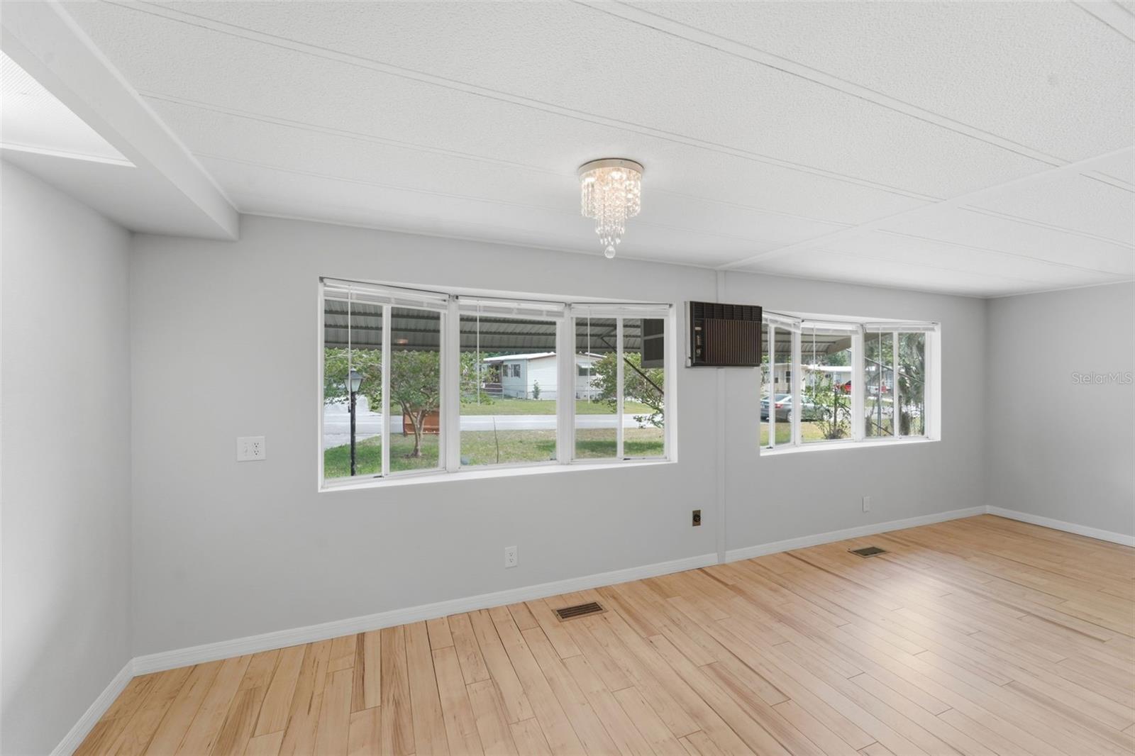 WOODLAND MANOR MOBILE HOME - Residential