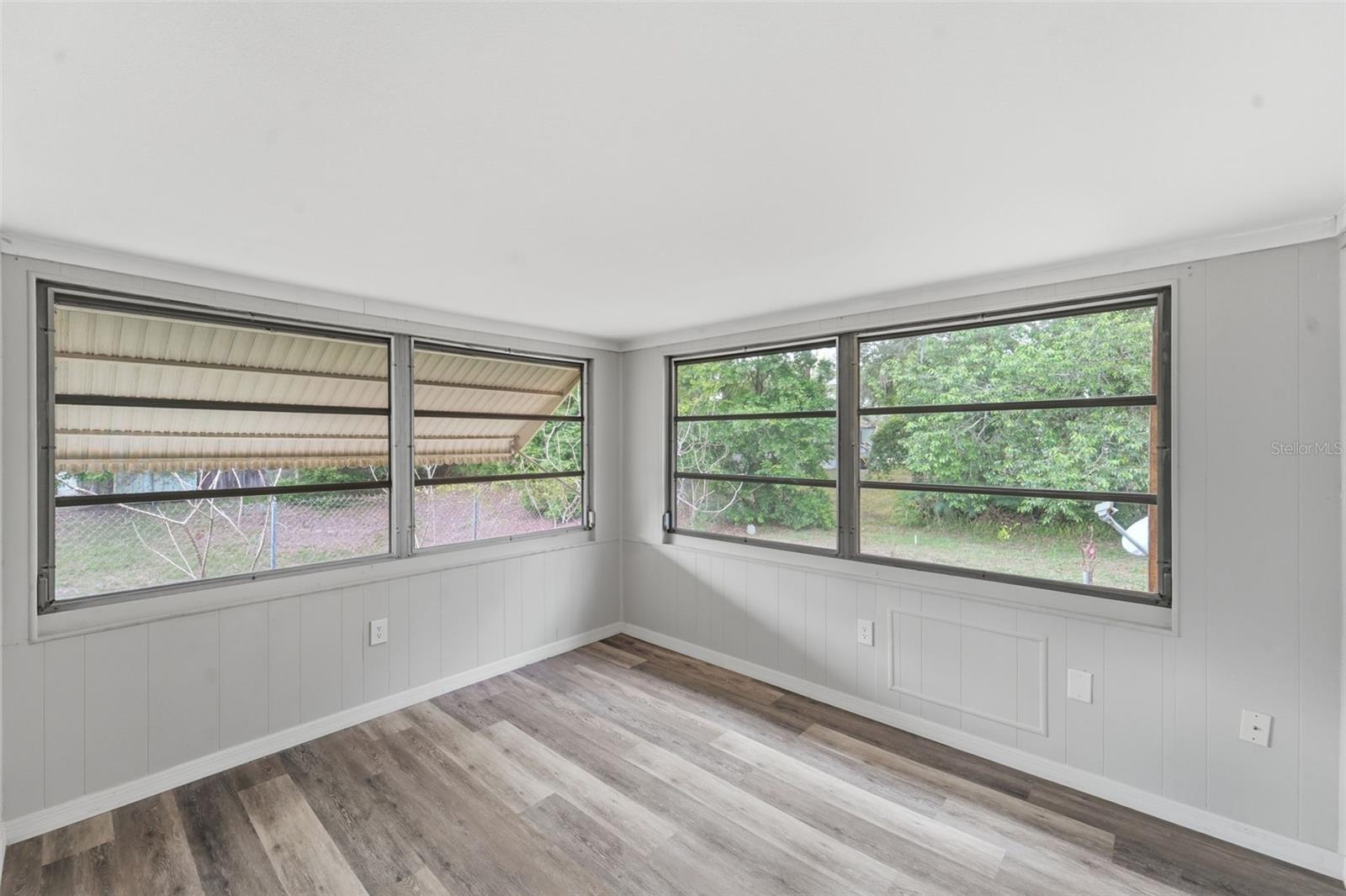 WOODLAND MANOR MOBILE HOME - Residential