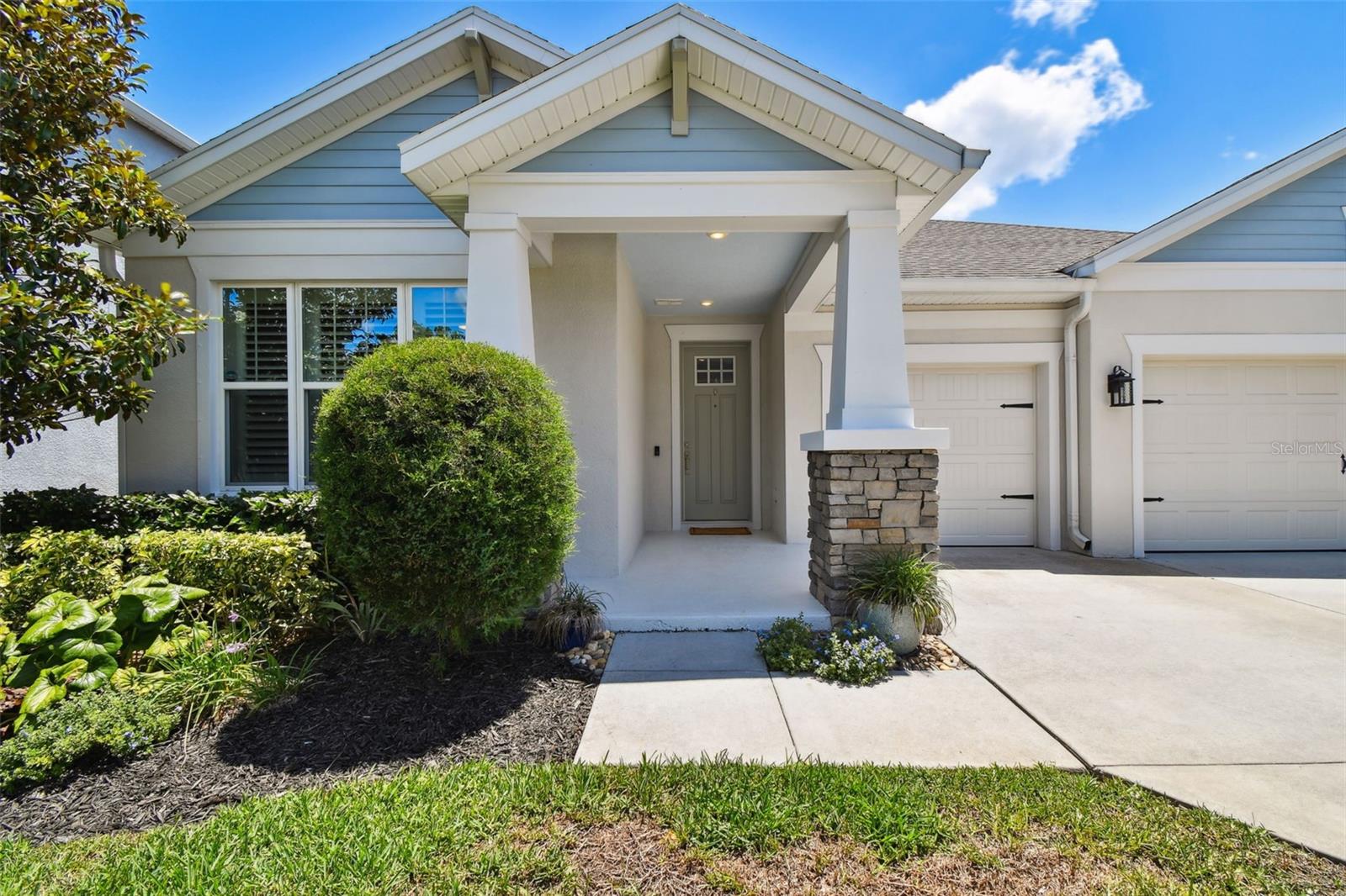 4918 LAKESHORE OAKS COURT