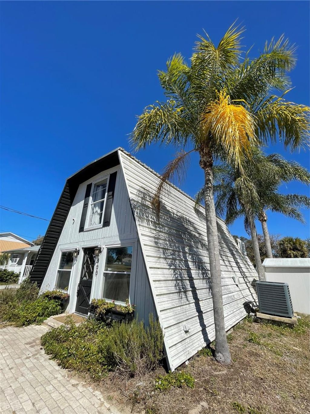 Photo of 900 Riverside Drive, Tarpon Springs, FL 34689 (MLS # A4679911)