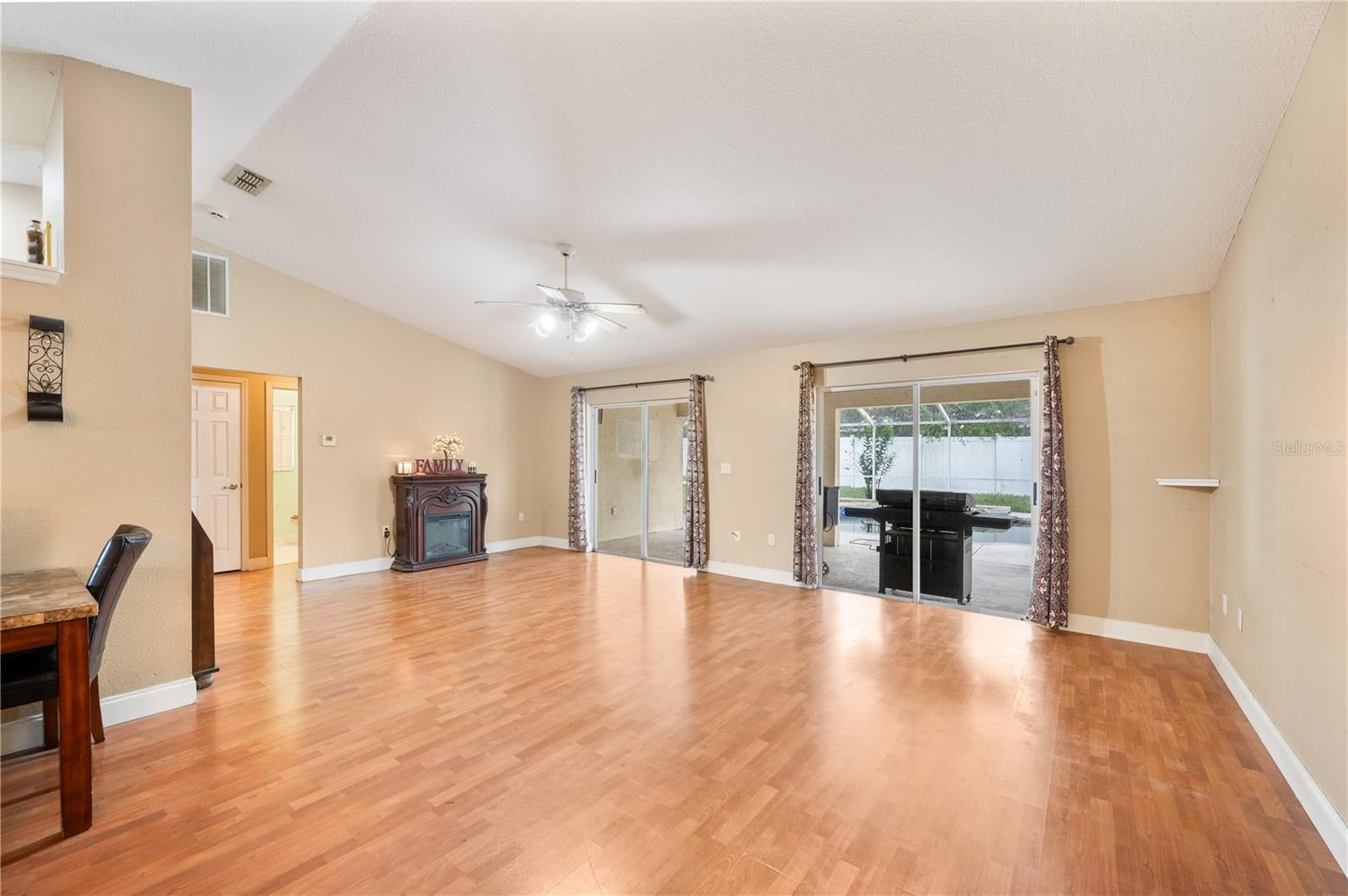 7512 FLORAL CIRCLE E