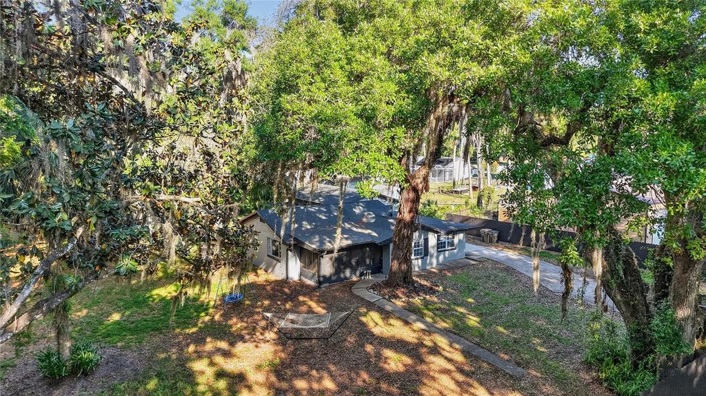 Photo of 29239 S Corley Island Road, Leesburg, FL 34748 (MLS # G5110306)