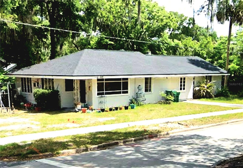 Photo of 617 W Howry Avenue, Deland, FL 32720 (MLS # R4912033)