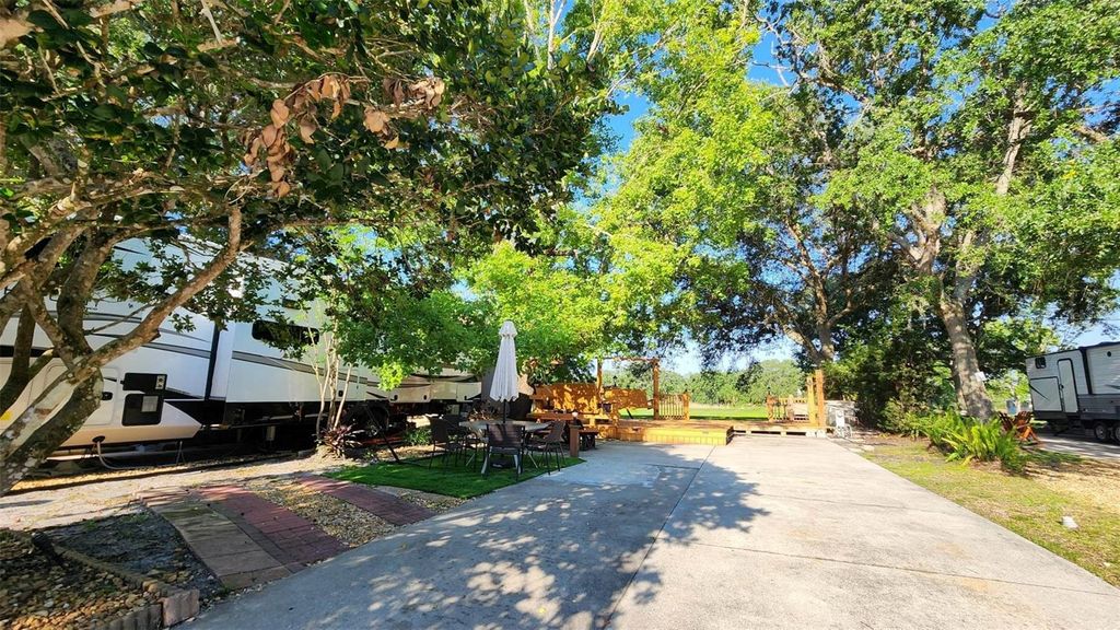 Photo of 164 Horseshoe Bend, Lake Wales, FL 33898 (MLS # U8226071)