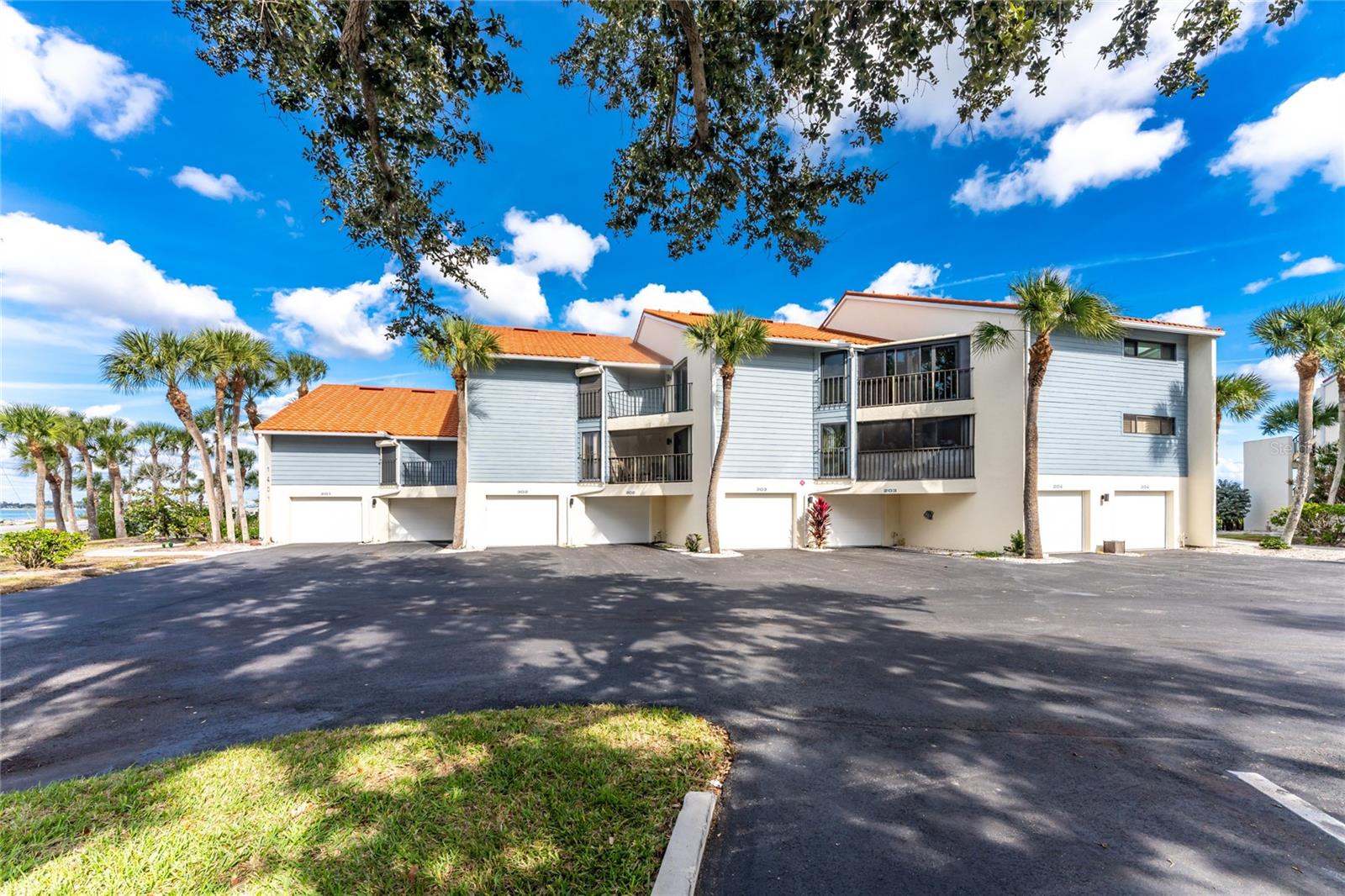 SANDPIPER KEY BLDG 01 - Residential