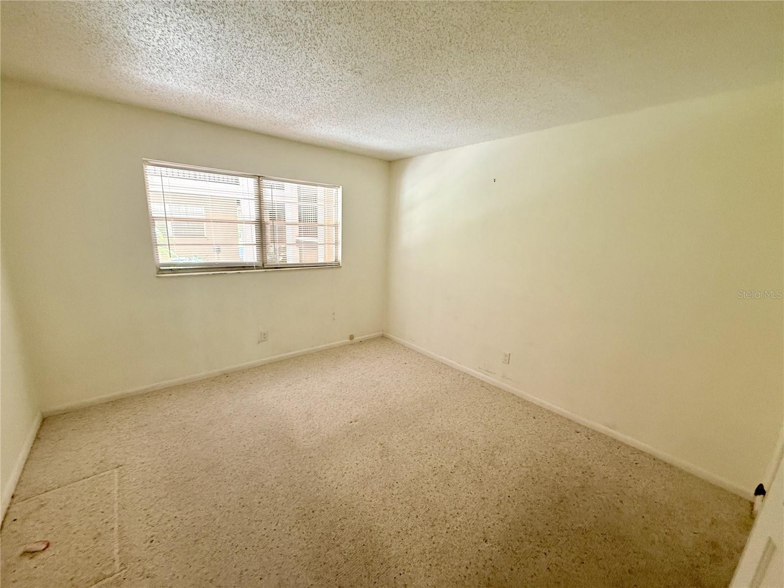 PLAZA GARDENS - Residential Lease