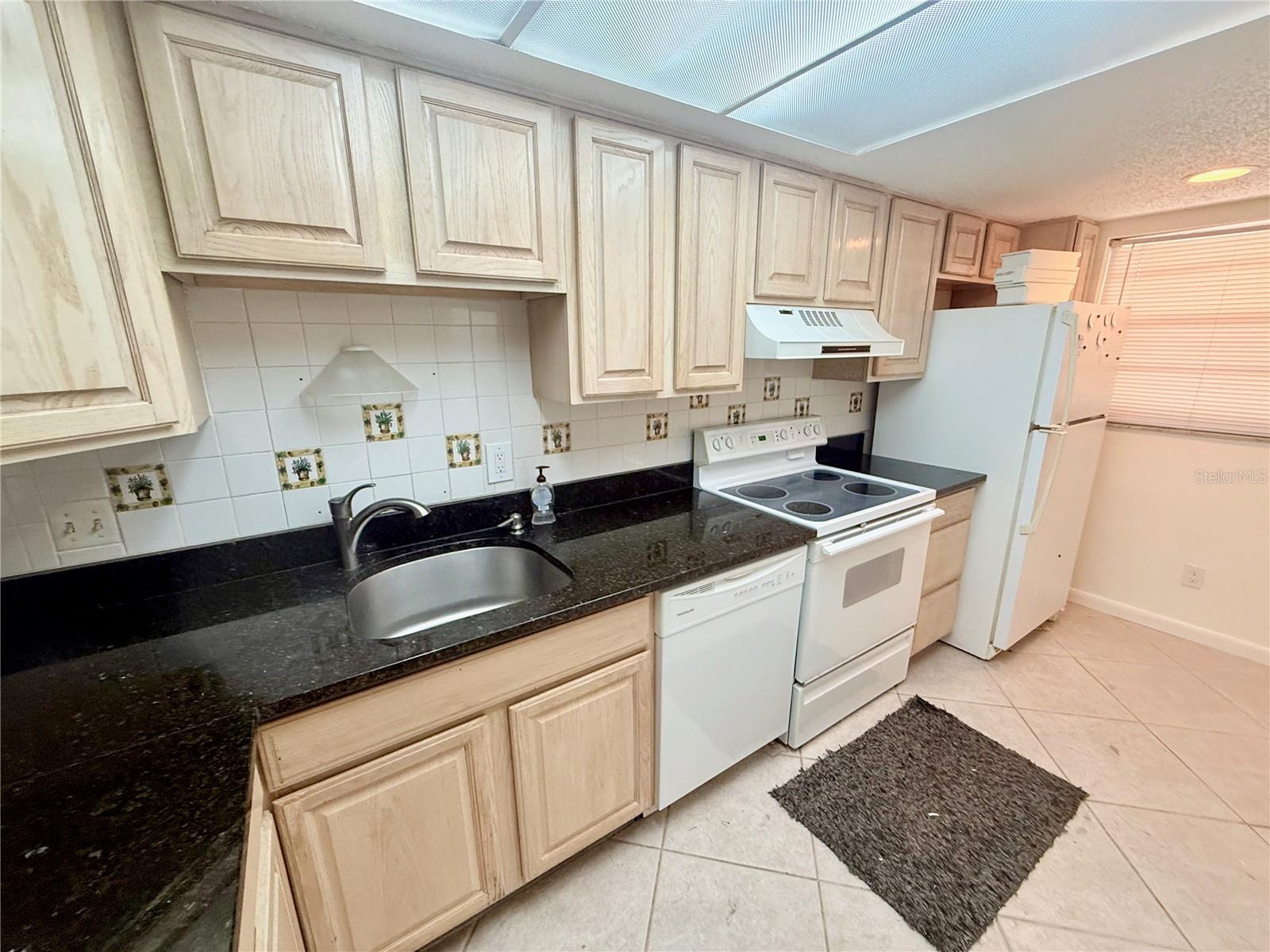 PLAZA GARDENS - Residential Lease