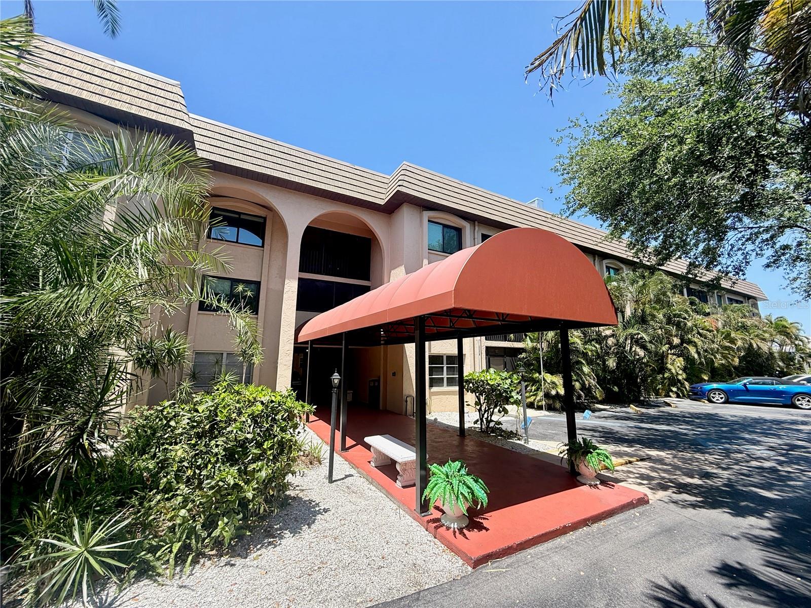 PLAZA GARDENS - Residential Lease