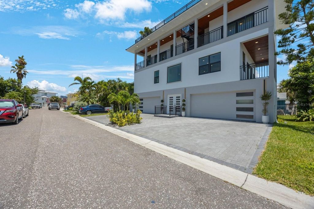 Photo of 18077 3rd Street E, Redington Shores, FL 33708 (MLS # TB8406668)