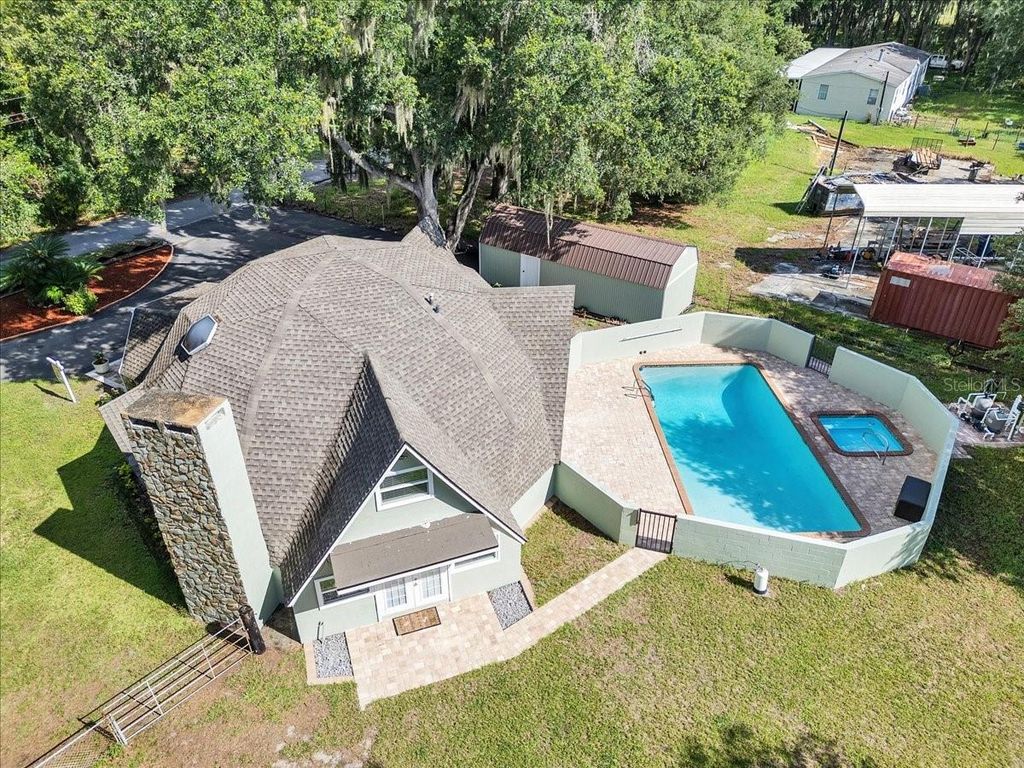 Photo of 10424 Lyons Avenue, Lithia, FL 33547 (MLS # TB8507283)