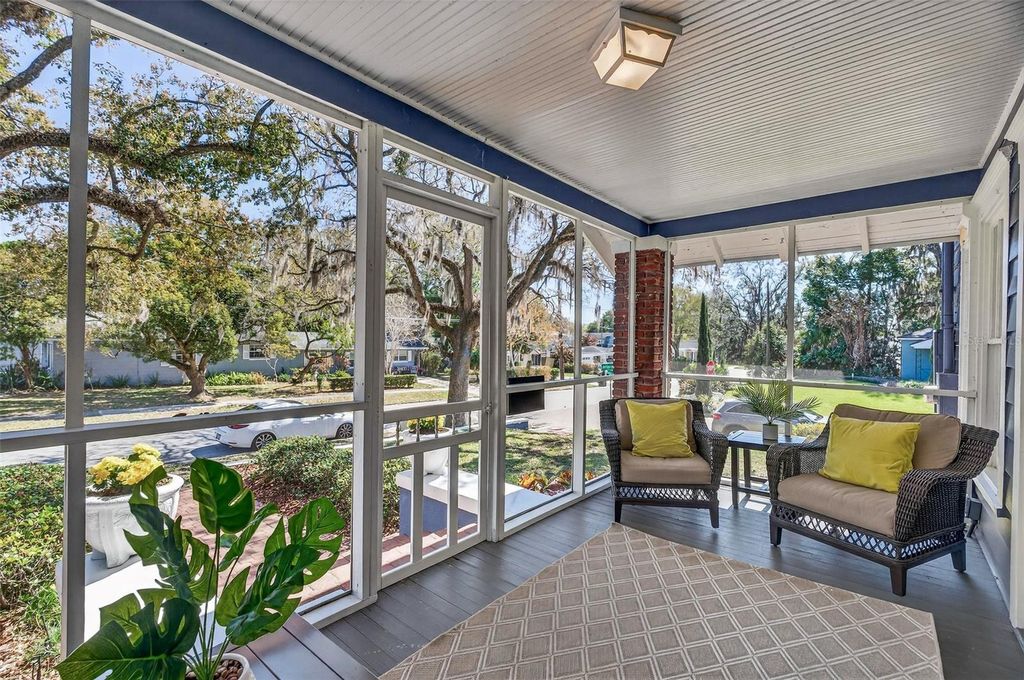 Photo of 120 N Shine Avenue, Orlando, FL 32801 (MLS # O6384531)