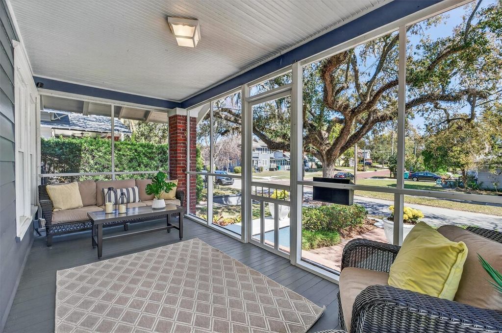 Photo of 120 N Shine Avenue, Orlando, FL 32801 (MLS # O6384531)