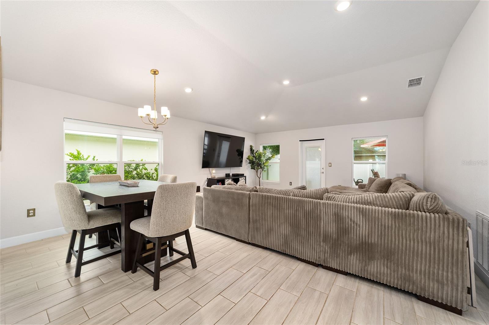 MAGNOLIA VILLAS WEST - Residential