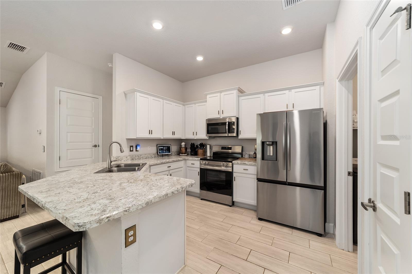 MAGNOLIA VILLAS WEST - Residential