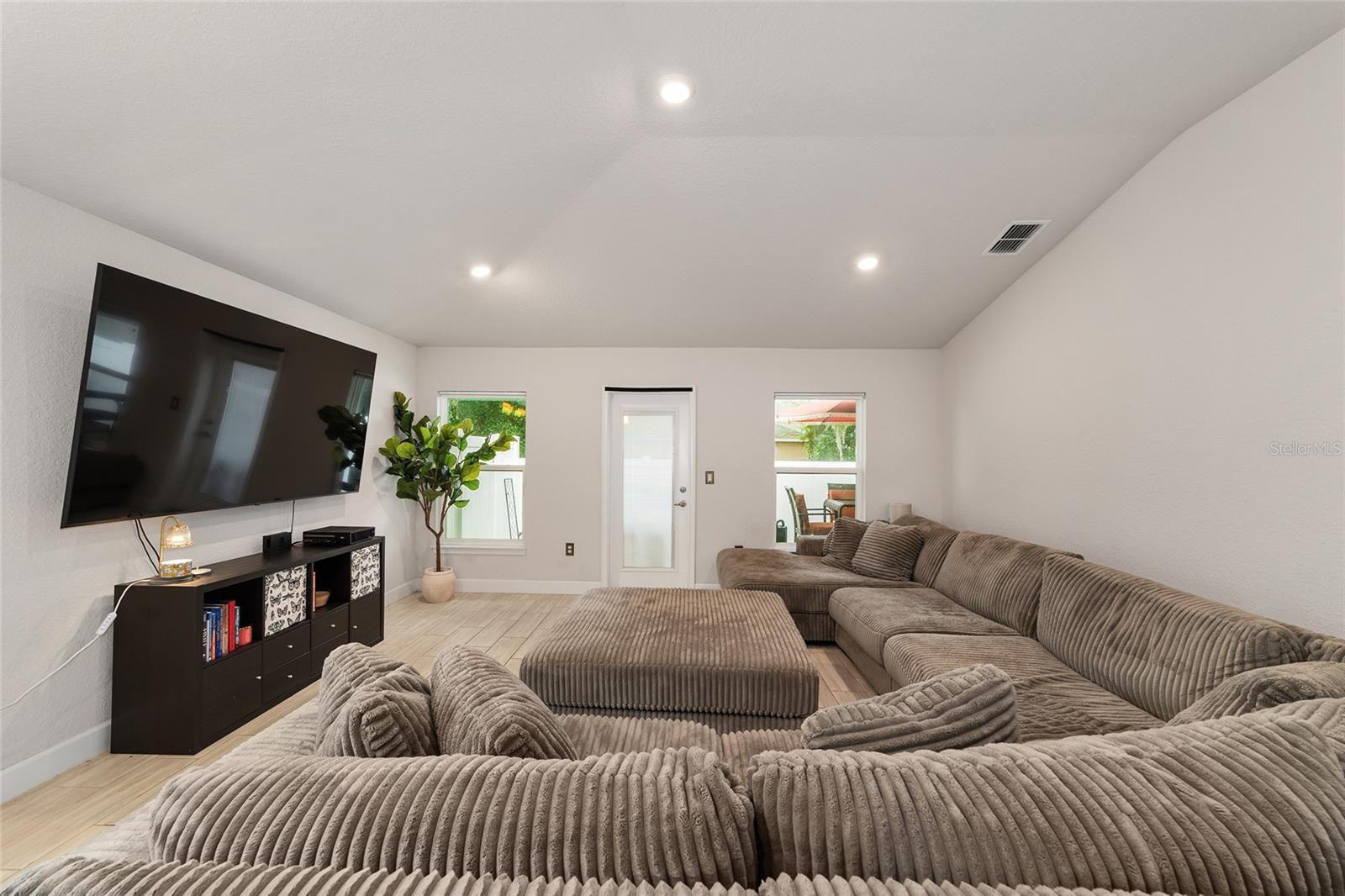 MAGNOLIA VILLAS WEST - Residential