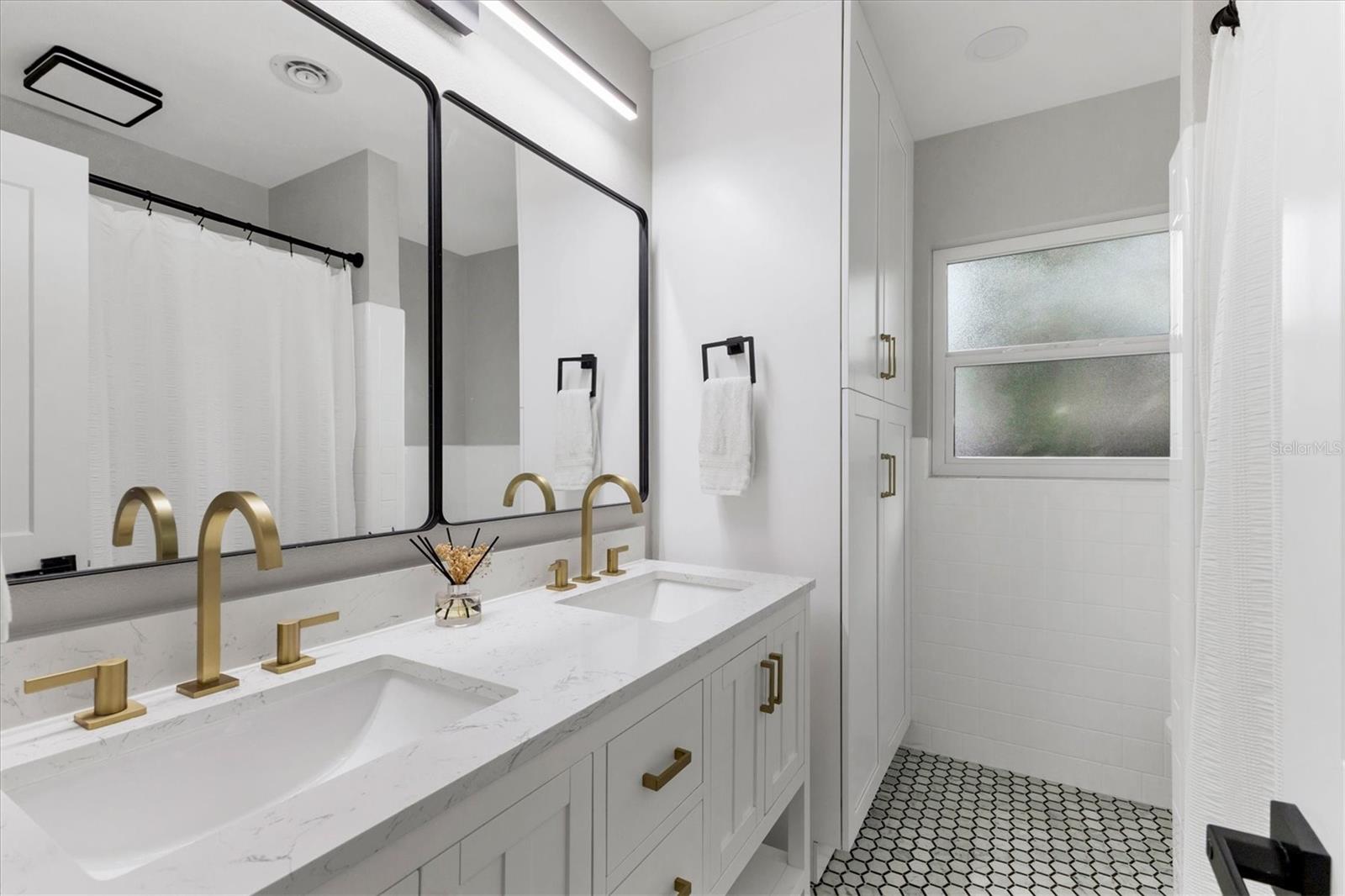 SUNNYSIDE PARK - Residential