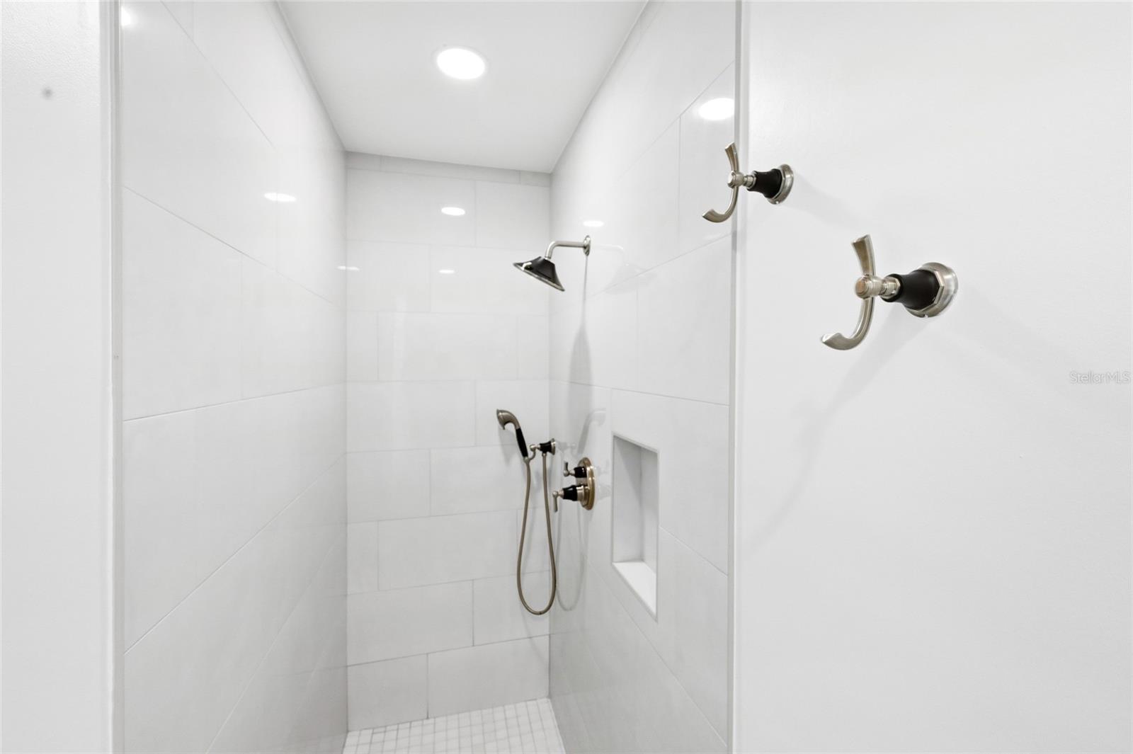 RIVERVIEW PINES - Residential