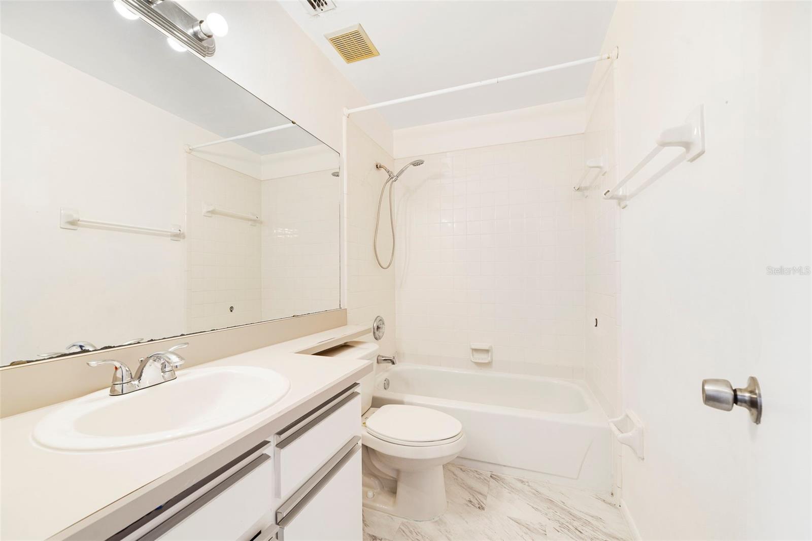 ALAFAYA WOODS - Residential