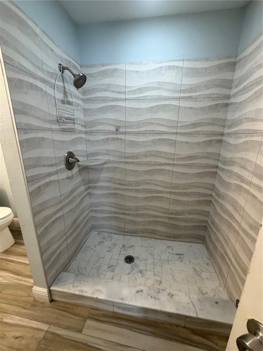 SHEFFIELD AT LAKESIDE EST PH 2 - Residential Lease