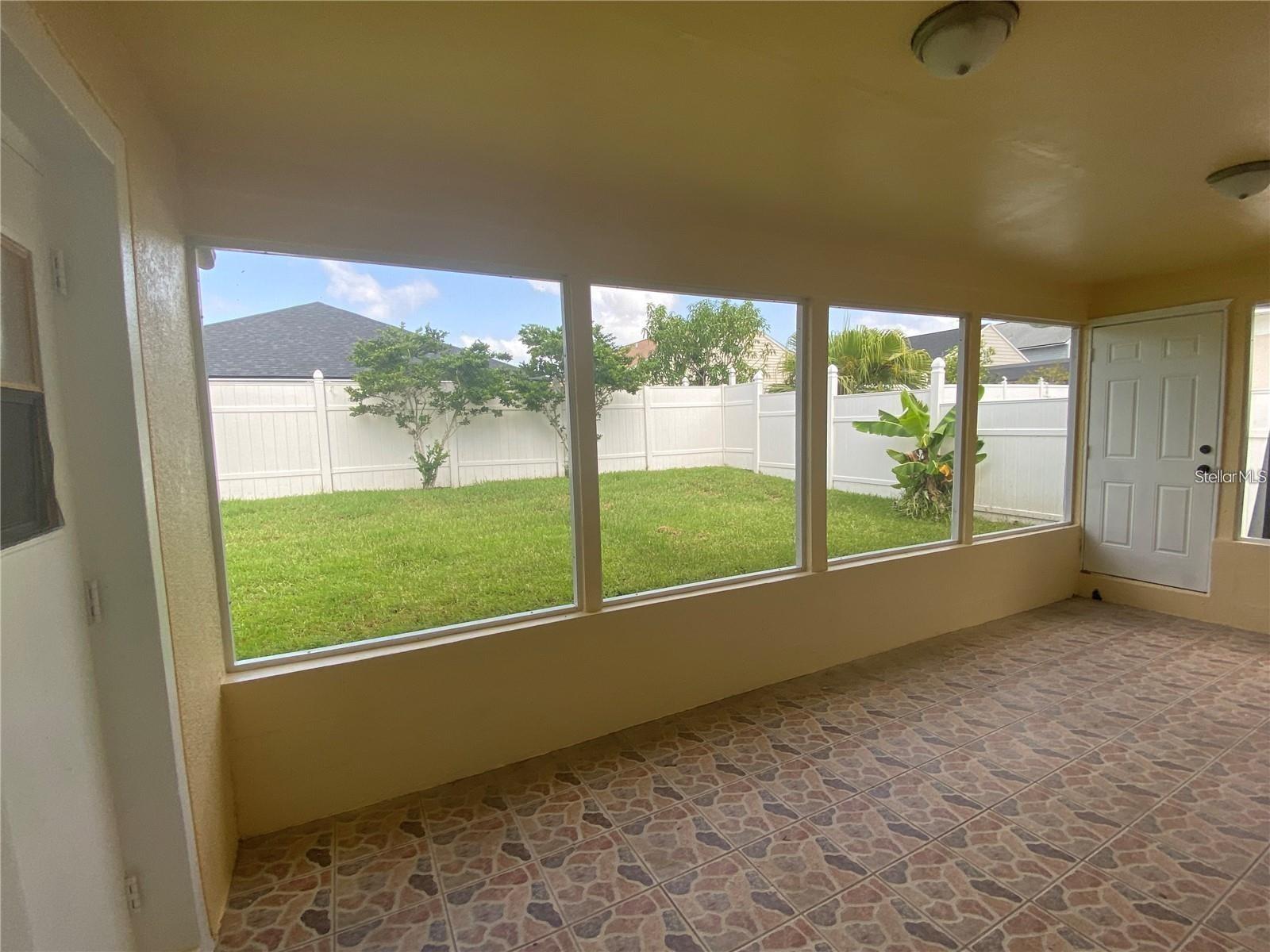 SHEFFIELD AT LAKESIDE EST PH 2 - Residential Lease