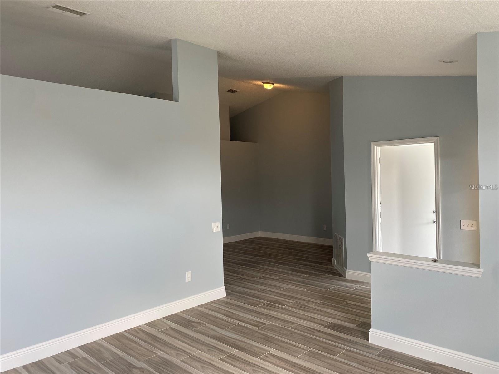 SHEFFIELD AT LAKESIDE EST PH 2 - Residential Lease